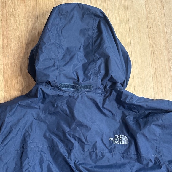 The North Face Men's Dark Blue Rainjacket - Picture 4 of 4